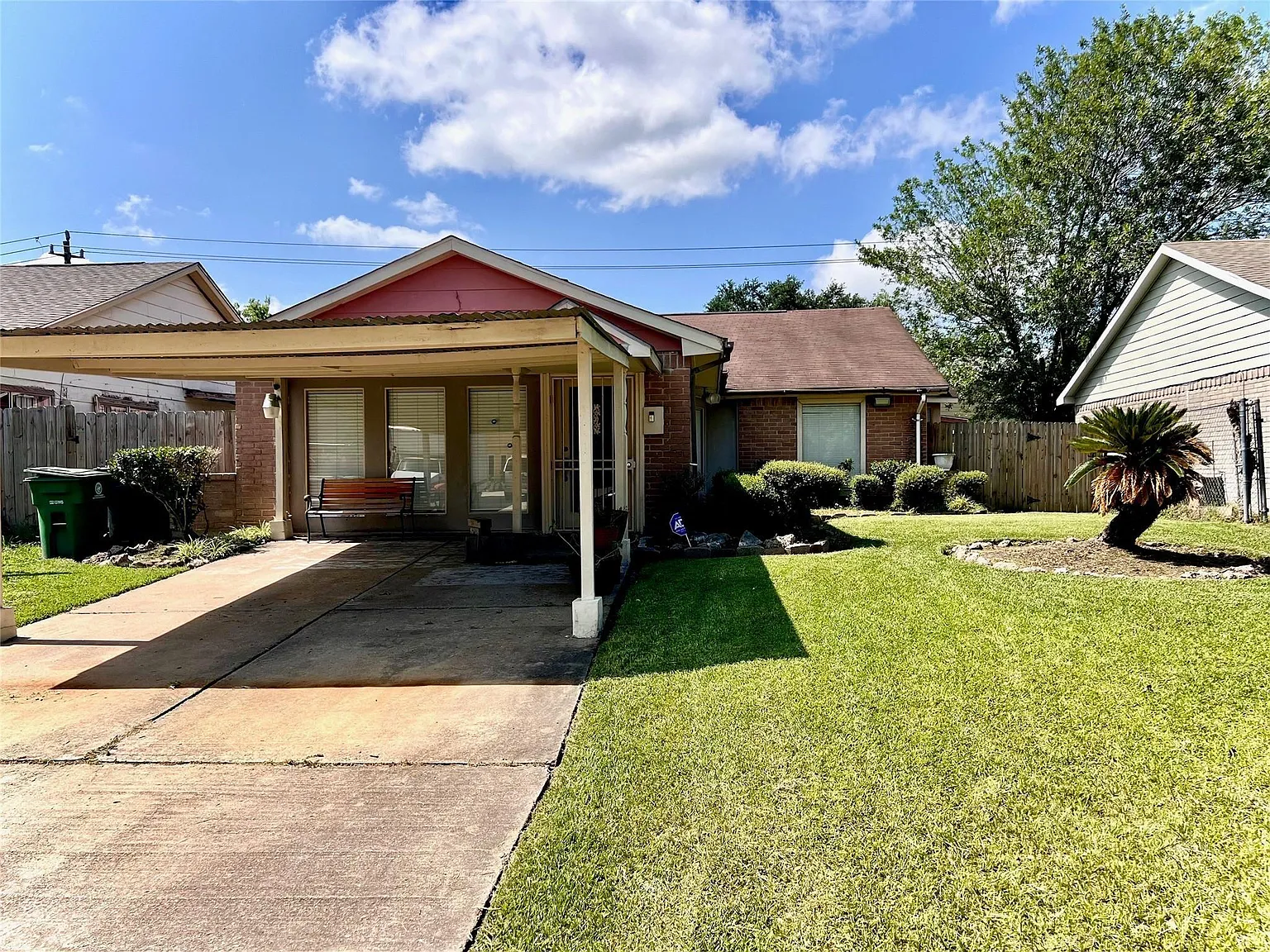 3 bed, 2.0 bath, 1850 sqft, $1,599 — Photo 1