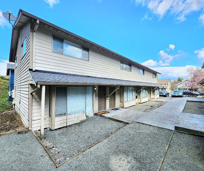 1st image of 3504 Wetmore Ave Unit 3