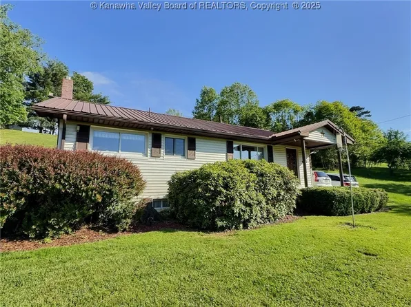 5418 Alpine Dr, Cross Lanes, WV 25313