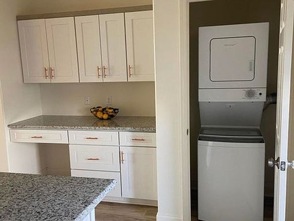 4th image of 108 Appleoak Ave #B
