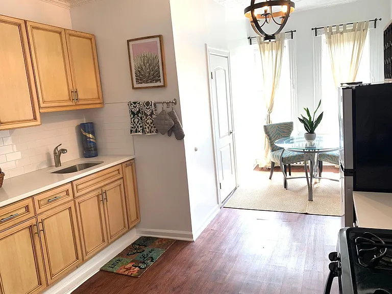 2418 Cambreleng Ave — Photo 4