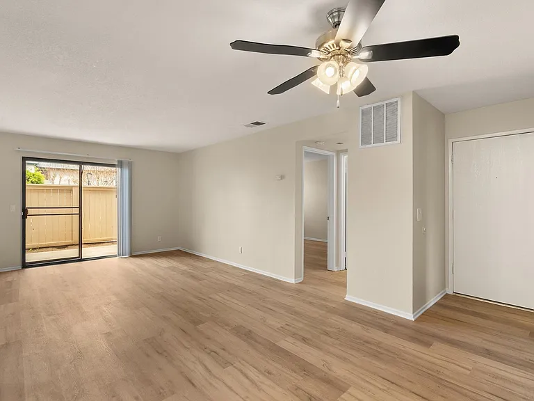 Parkview Palms Apartments- Riverside, CA — Photo 32