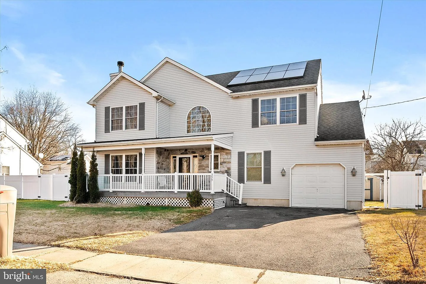 355 Leonard Ave photo 1