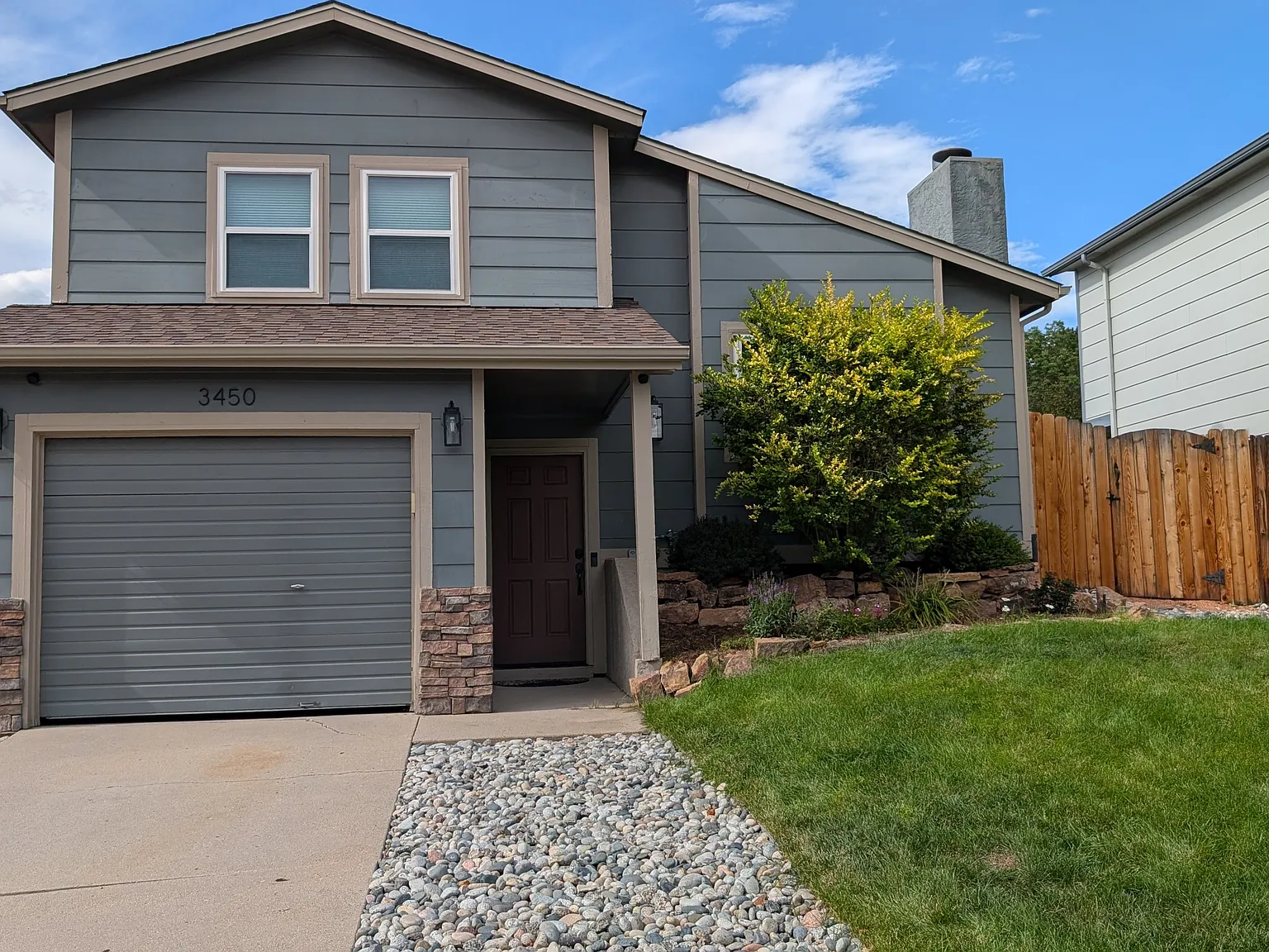 3 bed, 994 sqft, $2,400 — Photo 1