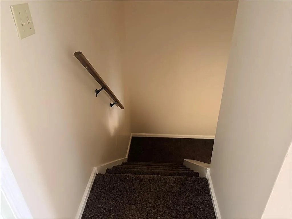 2 bed, 1.5 bath, 4588 sqft, $1,600 — Photo 4