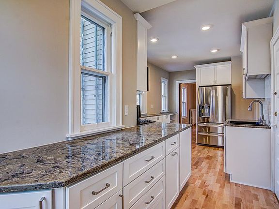 3rd image of 4052 Queen Ave S #2