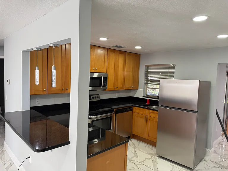 3205 Covina St — Photo 2