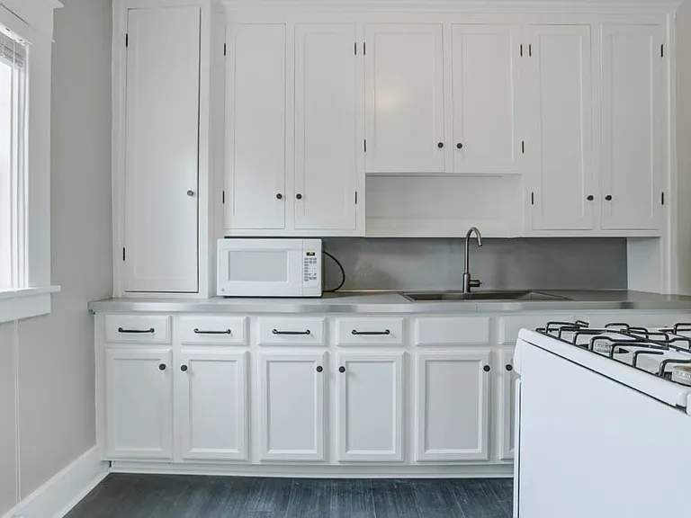7437 N Saint Louis Ave #8 — Photo 1