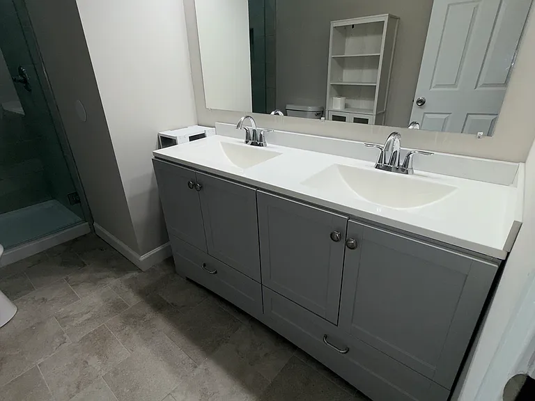 1104 Oak Knoll Ter SE — Photo 3