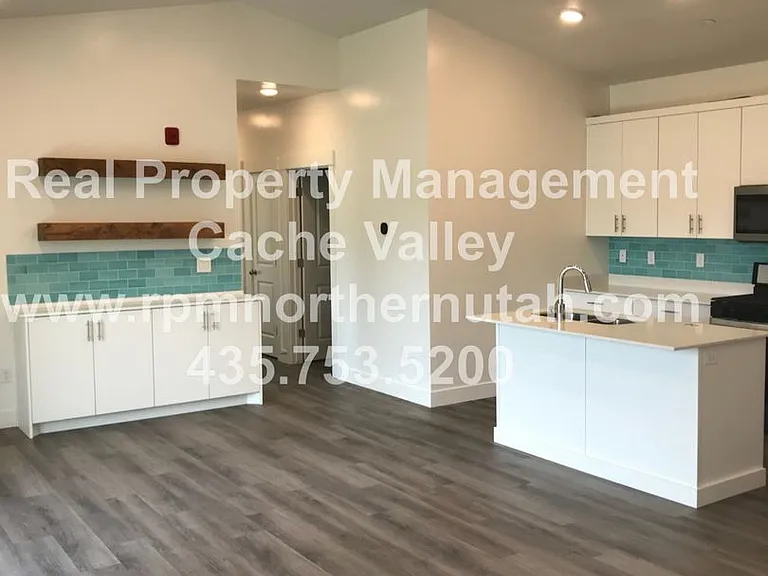 163 E 550 N #A301 — Photo 14