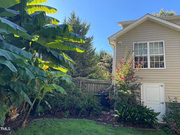 3rd image of 101 E Woodridge Dr