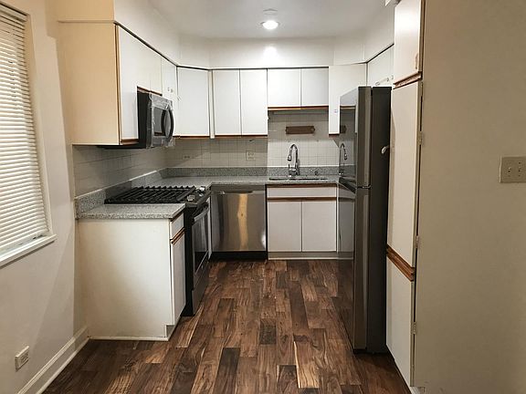 4th image of 7555 N Rockwell St