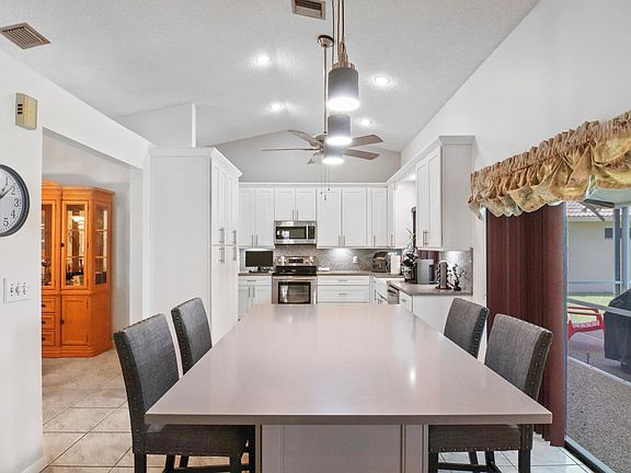 5th image of 11929 NW 2ND Manor