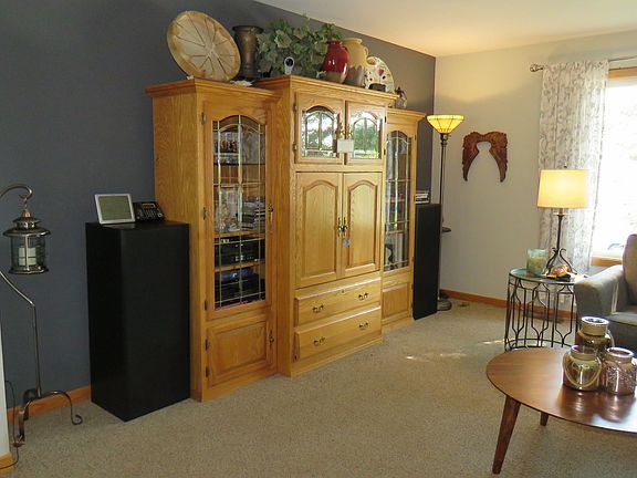 4th image of 352 Somerset Dr