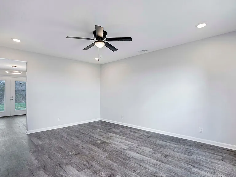 1108 Pembroke Oak Grove Rd #18 — Photo 22