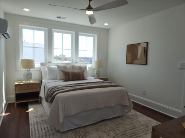 charleston-south-carolina-441873892 picture