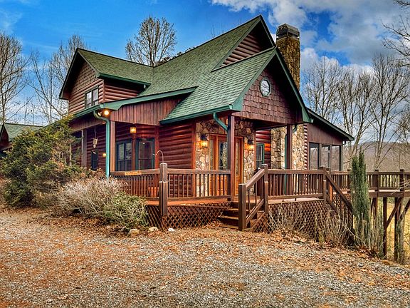 3rd image of 61 Spring Ridge Trl