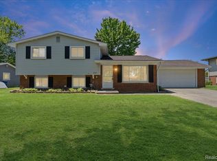 5925 Strathdon Way, Waterford, MI 48327