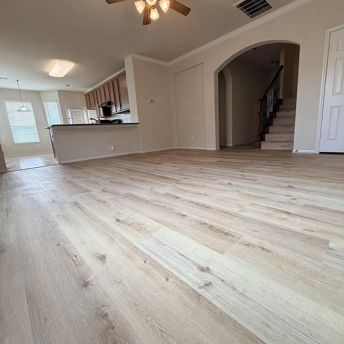 4 bed, 3.5 bath, 2229 sqft, $2,390 — Photo 3