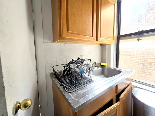 222 Metropolitan Avenue image 6 of 7