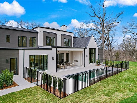 3rd image of 409 Hillwood Blvd