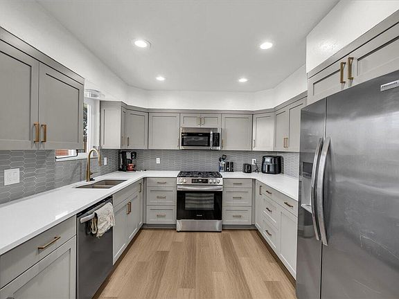 5th image of 170 W Warm Springs Cir
