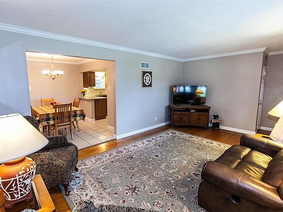 5th image of 10722 Gail Ct