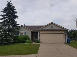 3324 Valley Rise Dr, Holly, MI 48442