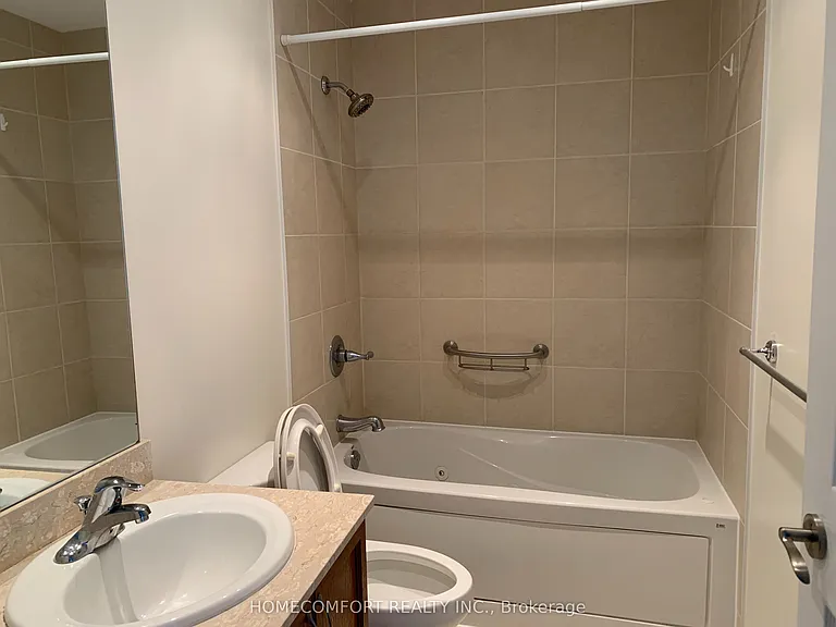 33 Ellen St #909 — Photo 7