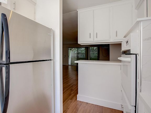 5th image of 1823 Malcolm Ave #4