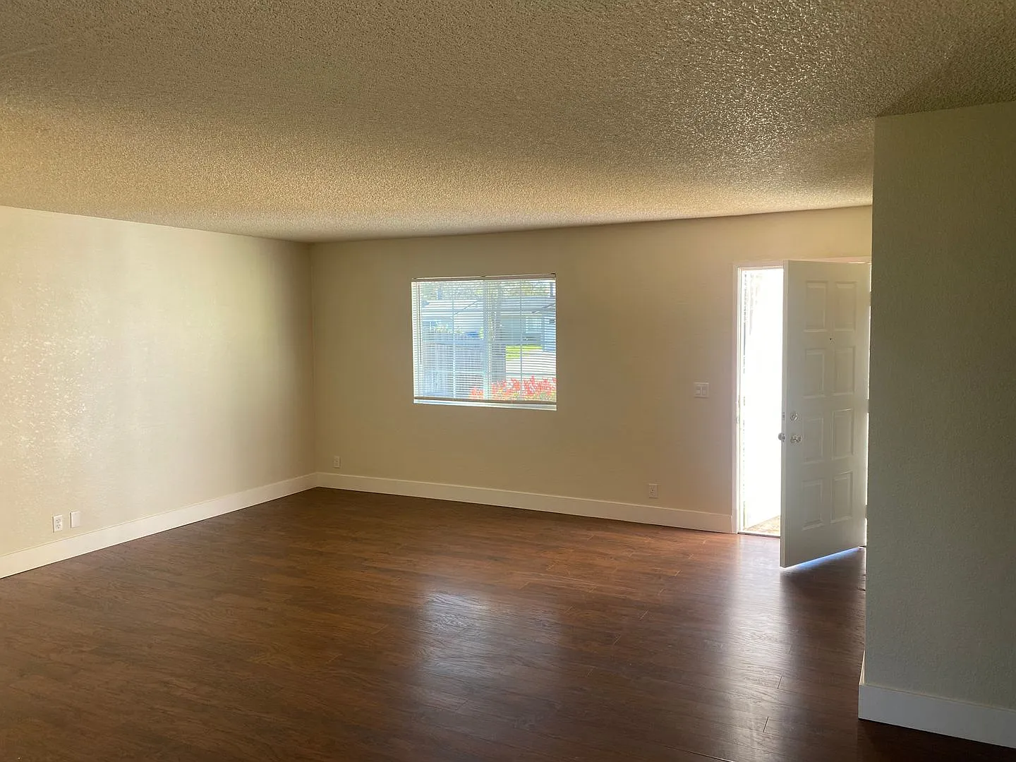 Cute North Redding 3 Bed 2 Bath Home - Pet Friendly — Photo 2
