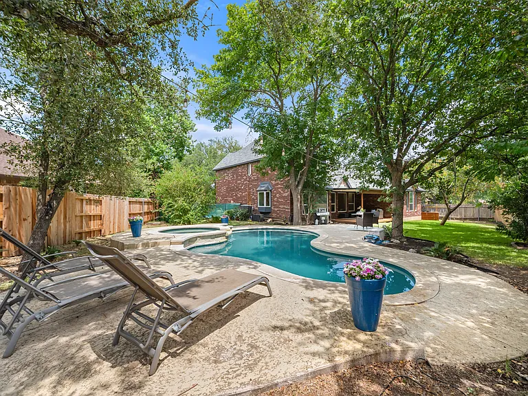 10912 Grassmere Ct — Photo 2