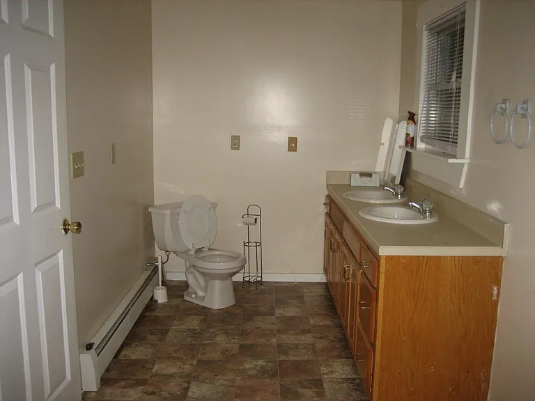 1002 Stafford Rd — Photo 6