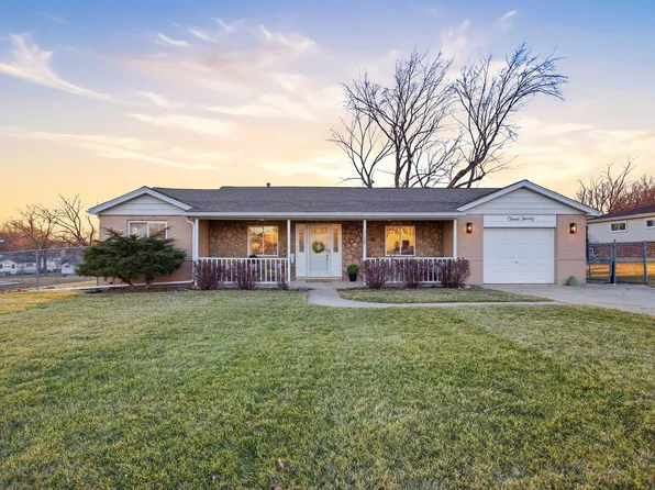 1120 N Bluebonnet Ln, Hoffman Estates, IL 60169