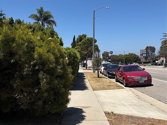 3rd image of 4814 Torrance Blvd