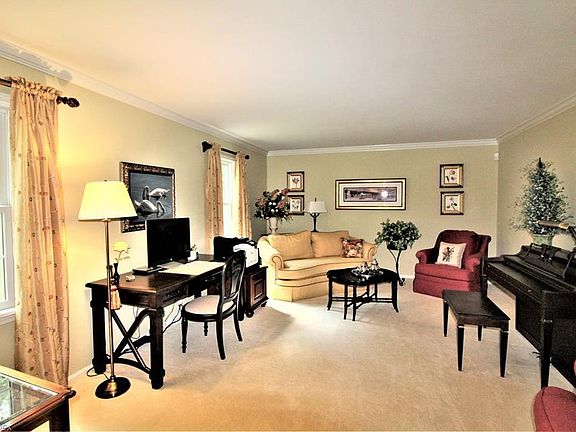 3rd image of 2405 Victoria Pkwy