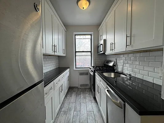 Rented by Hillel Realty Group | media 2