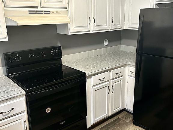 3rd image of 5560 Cresthaven Ln #A