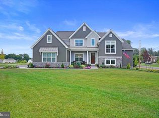 101 E Valley Rd, Denver, PA 17517