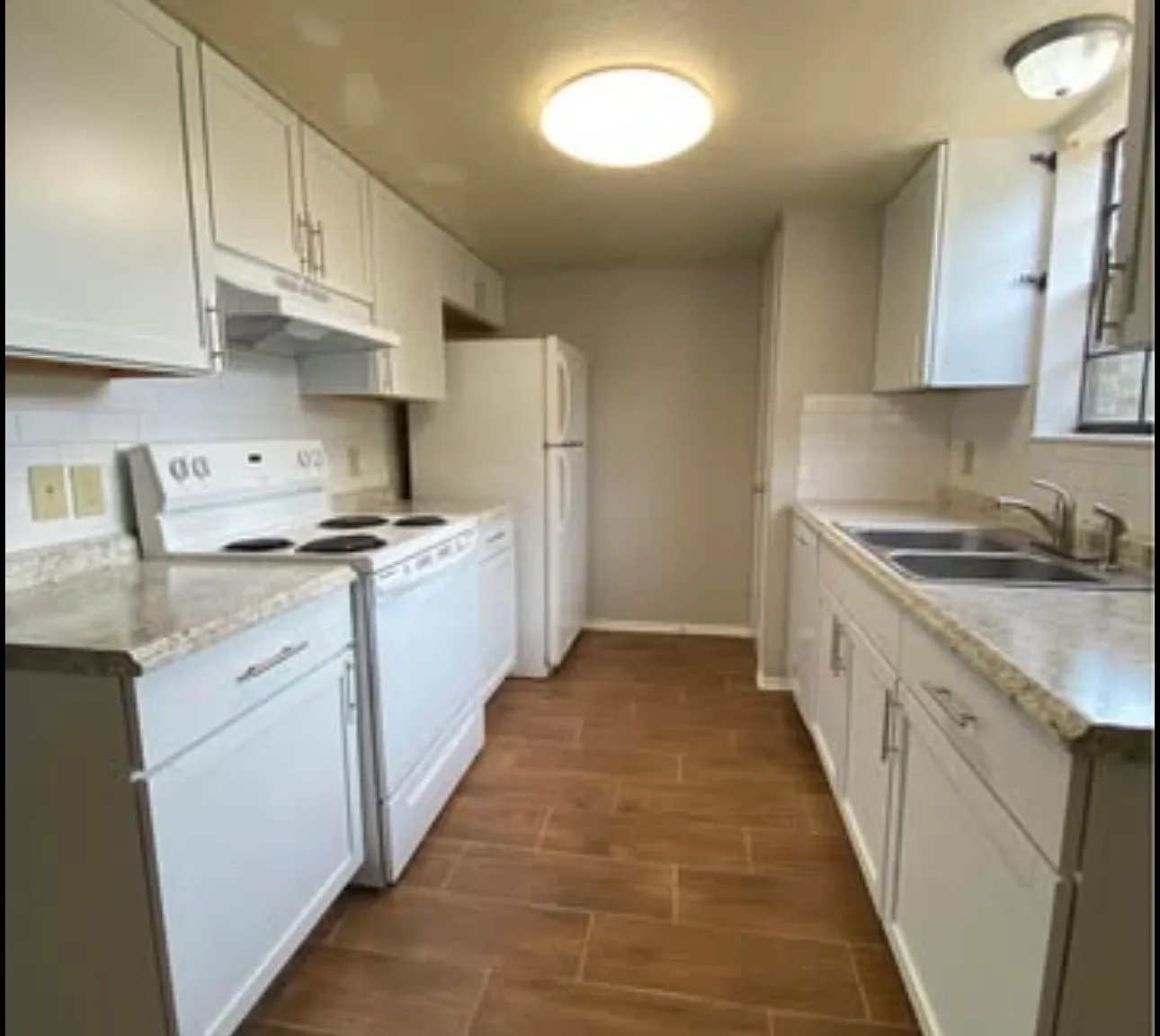 2 bed, 1.5 bath, 1332 sqft, $1,200 — Photo 2