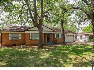 912 Gaye Ln, Arlington, TX 76012