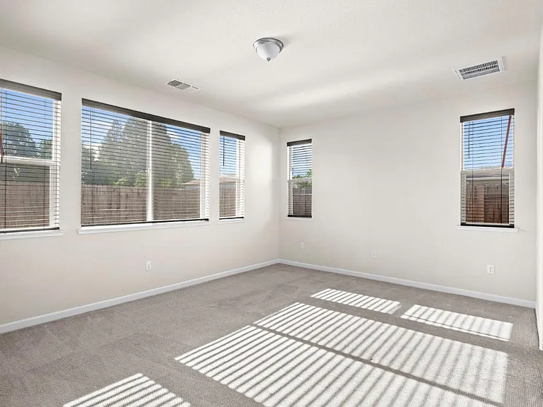 2101 Melody Ln — Photo 15