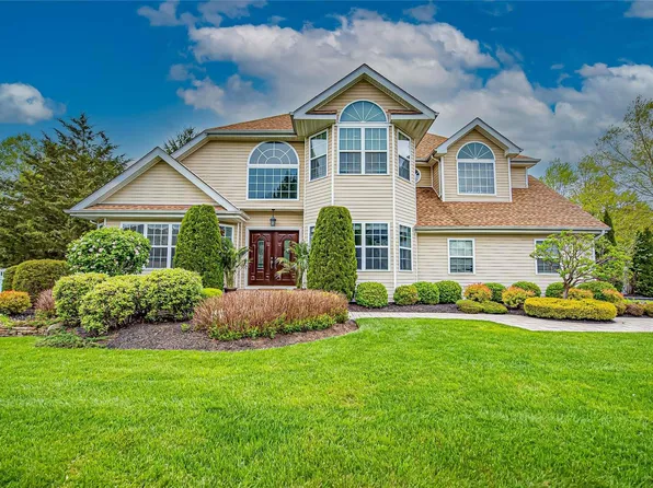 71 Sweetgum Lane, Miller Place, NY 11764