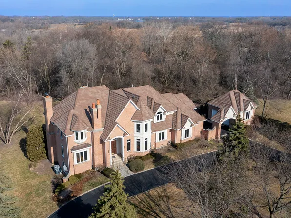 1070 Glencrest Dr, Inverness, IL 60010