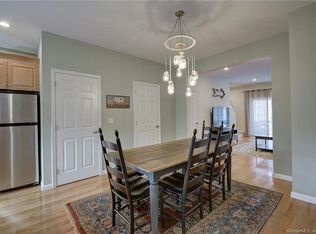 697 Beacon Valley Rd APT 10, Naugatuck, CT 06770