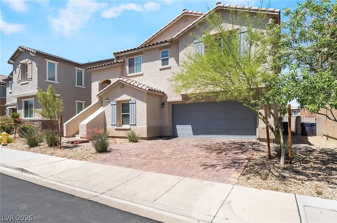 3 bed, 2.5 bath, 2501 sqft, $2,445 — Photo 2