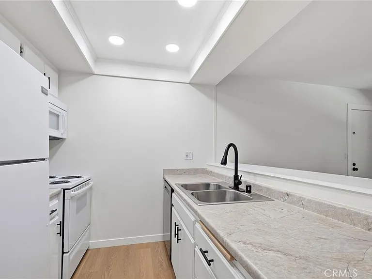 7304 Corbin Ave #J — Photo 10