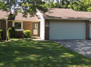 984 Laketown Dr, Holland, MI 49423