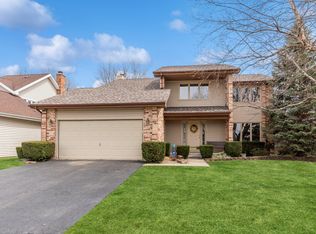 661 Garth Rd, Wheeling, IL 60090