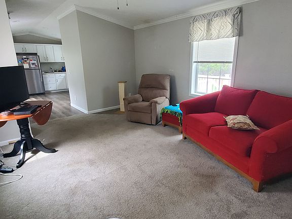 2nd image of 4 Hemlock Rd #6